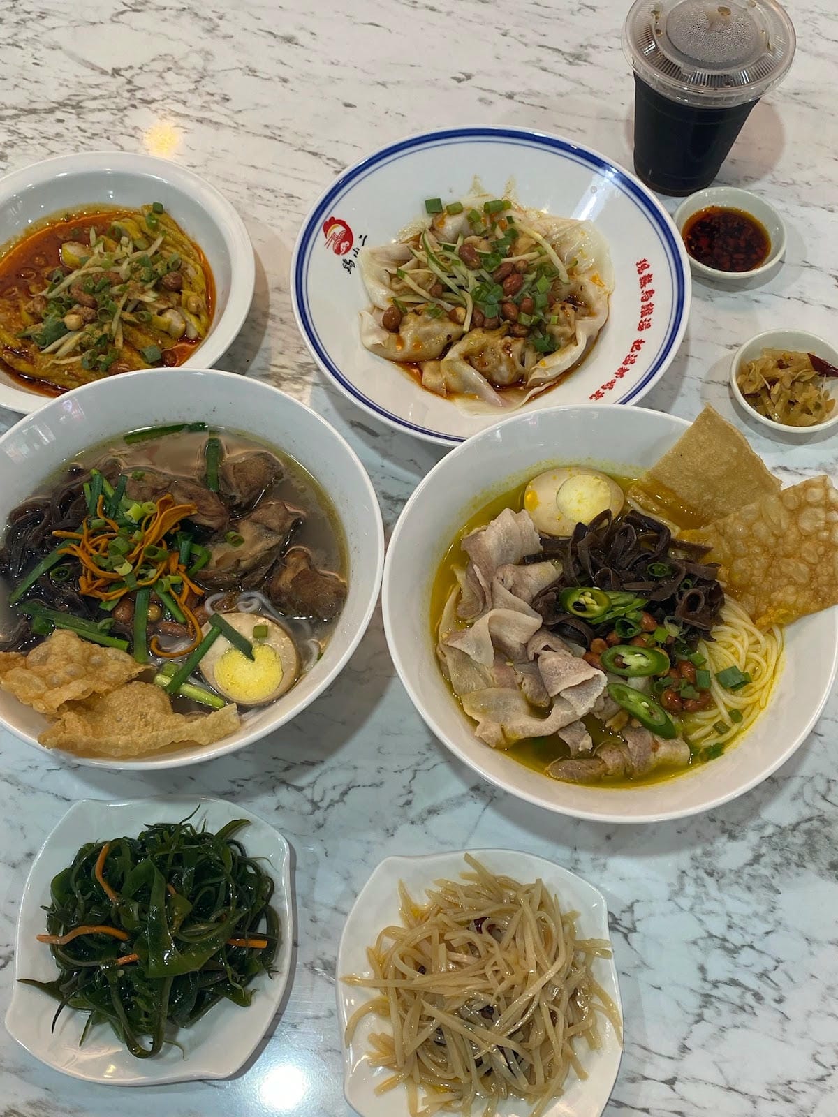#我來開箱 🍜 🍗在板橋超正宗的雲川料理—鷄小二烏雞米線 #我來開箱 🍜 🍗在板橋超正宗的雲川料理—鷄小二烏雞米線
