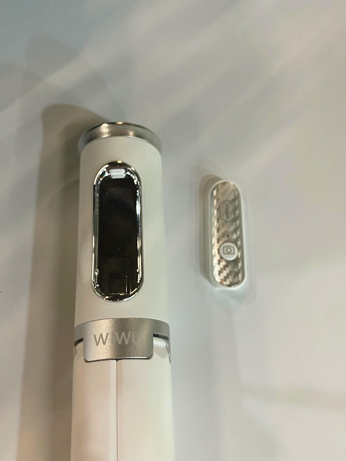 #開箱 WiWU 鋁合金三腳自拍棒Plus,自己一個人也可以 #開箱 WiWU 鋁合金三腳自拍棒Plus,自己一個人也可以