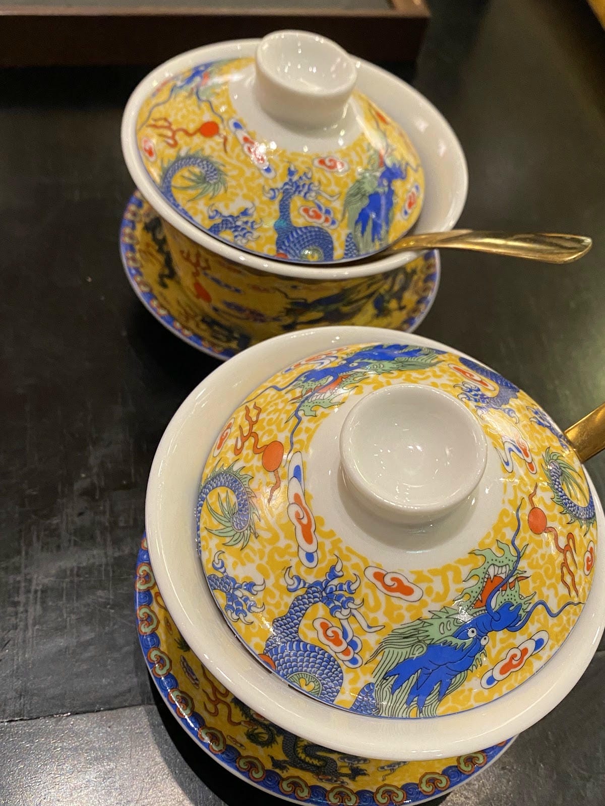 《送生日禮》 🍲🌴聚面延吉街巷弄裡的串串x桃花淚x海南椰子 《送生日禮》 🍲🌴聚面延吉街巷弄裡的串串x桃花淚x海南椰子