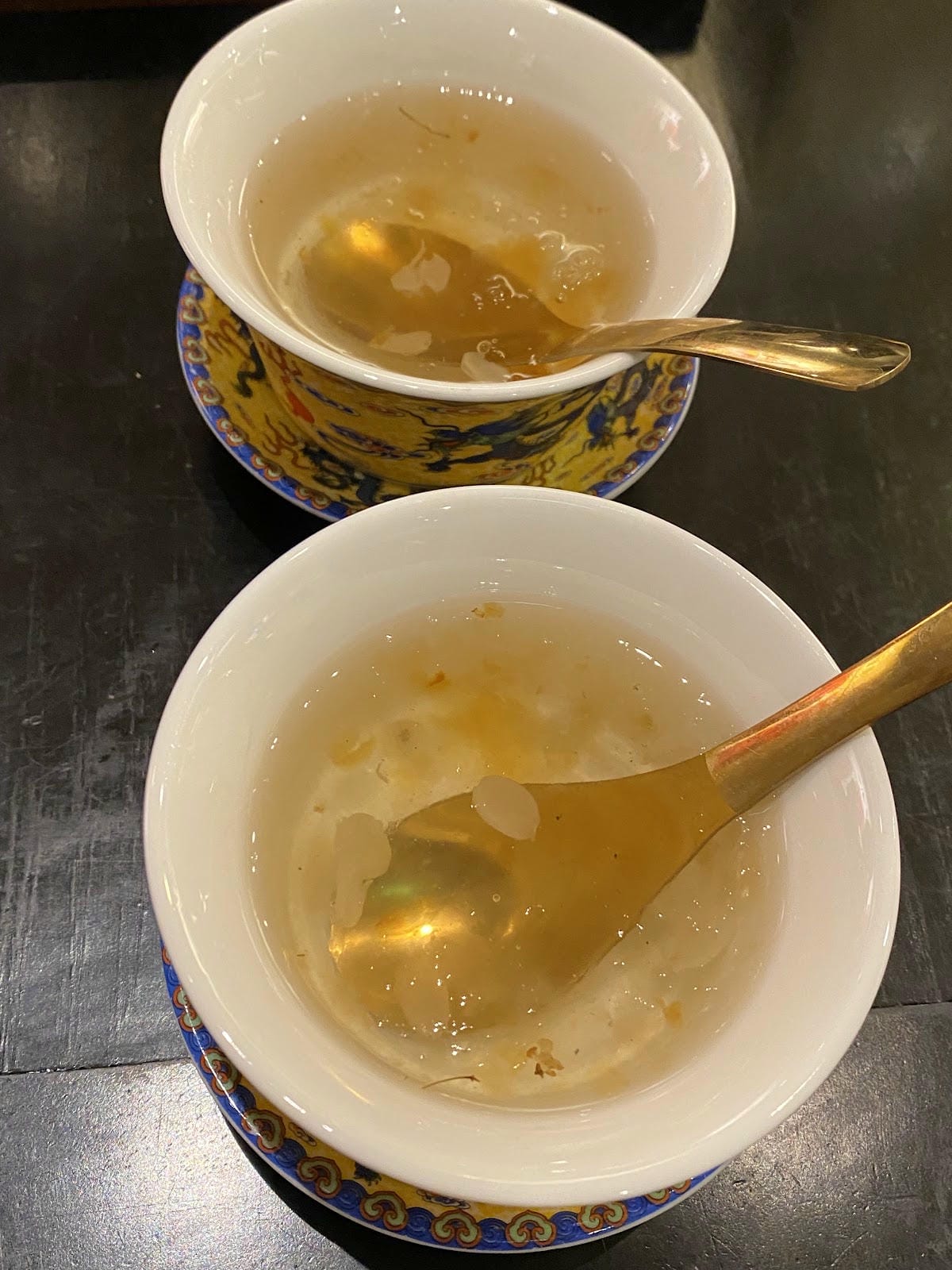 《送生日禮》 🍲🌴聚面延吉街巷弄裡的串串x桃花淚x海南椰子 《送生日禮》 🍲🌴聚面延吉街巷弄裡的串串x桃花淚x海南椰子