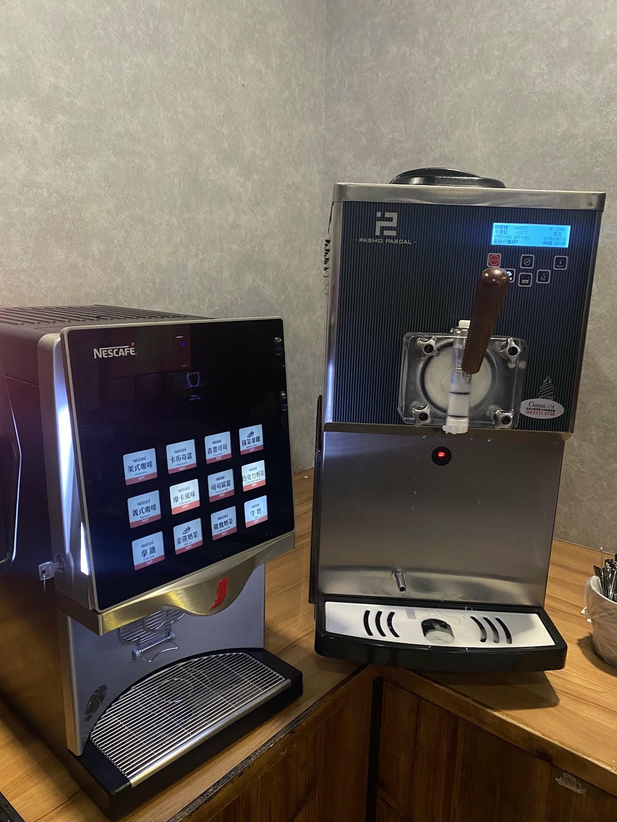 🪼🪼三重隱藏版火鍋店!活蟹+水母牆超浮誇海鮮控必收 🪼🪼三重隱藏版火鍋店!活蟹+水母牆超浮誇海鮮控必收