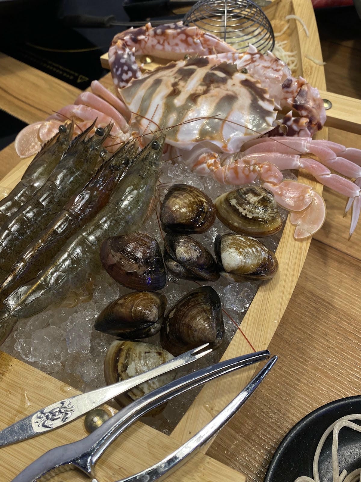 🪼🪼三重隱藏版火鍋店!活蟹+水母牆超浮誇海鮮控必收 🪼🪼三重隱藏版火鍋店!活蟹+水母牆超浮誇海鮮控必收