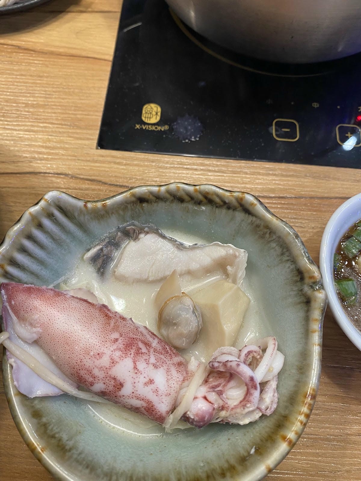 🪼🪼三重隱藏版火鍋店!活蟹+水母牆超浮誇海鮮控必收 🪼🪼三重隱藏版火鍋店!活蟹+水母牆超浮誇海鮮控必收