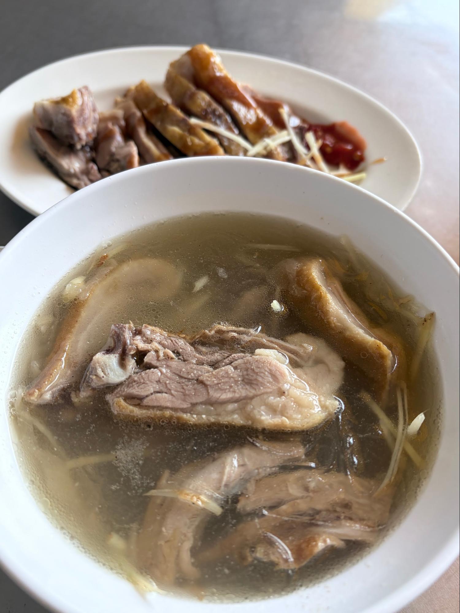鮪魚家族飯店-鹽埕館住宿心得:平日 $799,走路就能逛愛河駁二、必比登推薦鴨肉珍 - 第14張圖 鮪魚家族飯店-鹽埕館住宿心得:平日 $799,走路就能逛愛河駁二、必比登推薦鴨肉珍
