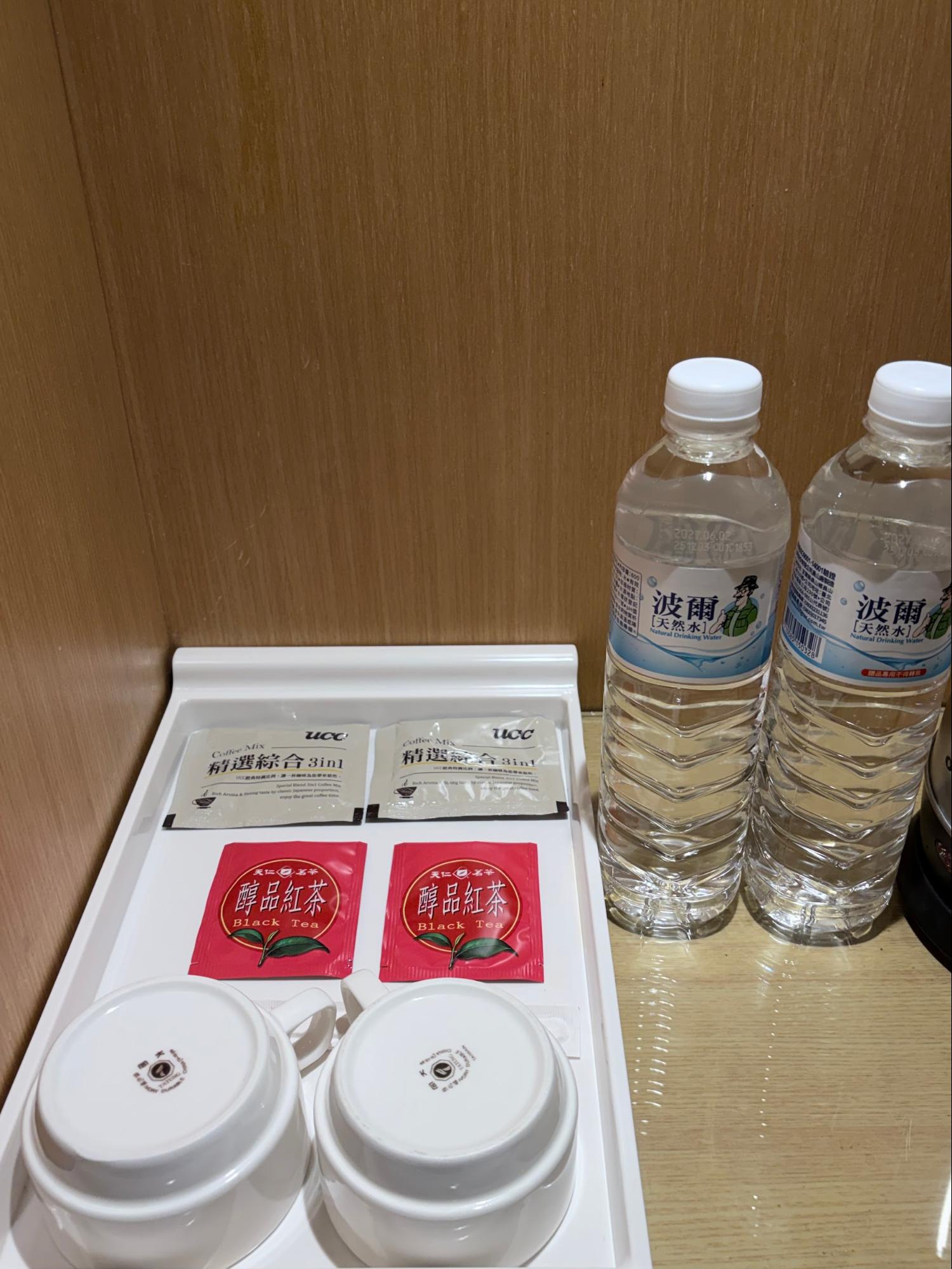 鮪魚家族飯店-鹽埕館住宿心得:平日 $799,走路就能逛愛河駁二、必比登推薦鴨肉珍 - 第2張圖 鮪魚家族飯店-鹽埕館住宿心得:平日 $799,走路就能逛愛河駁二、必比登推薦鴨肉珍