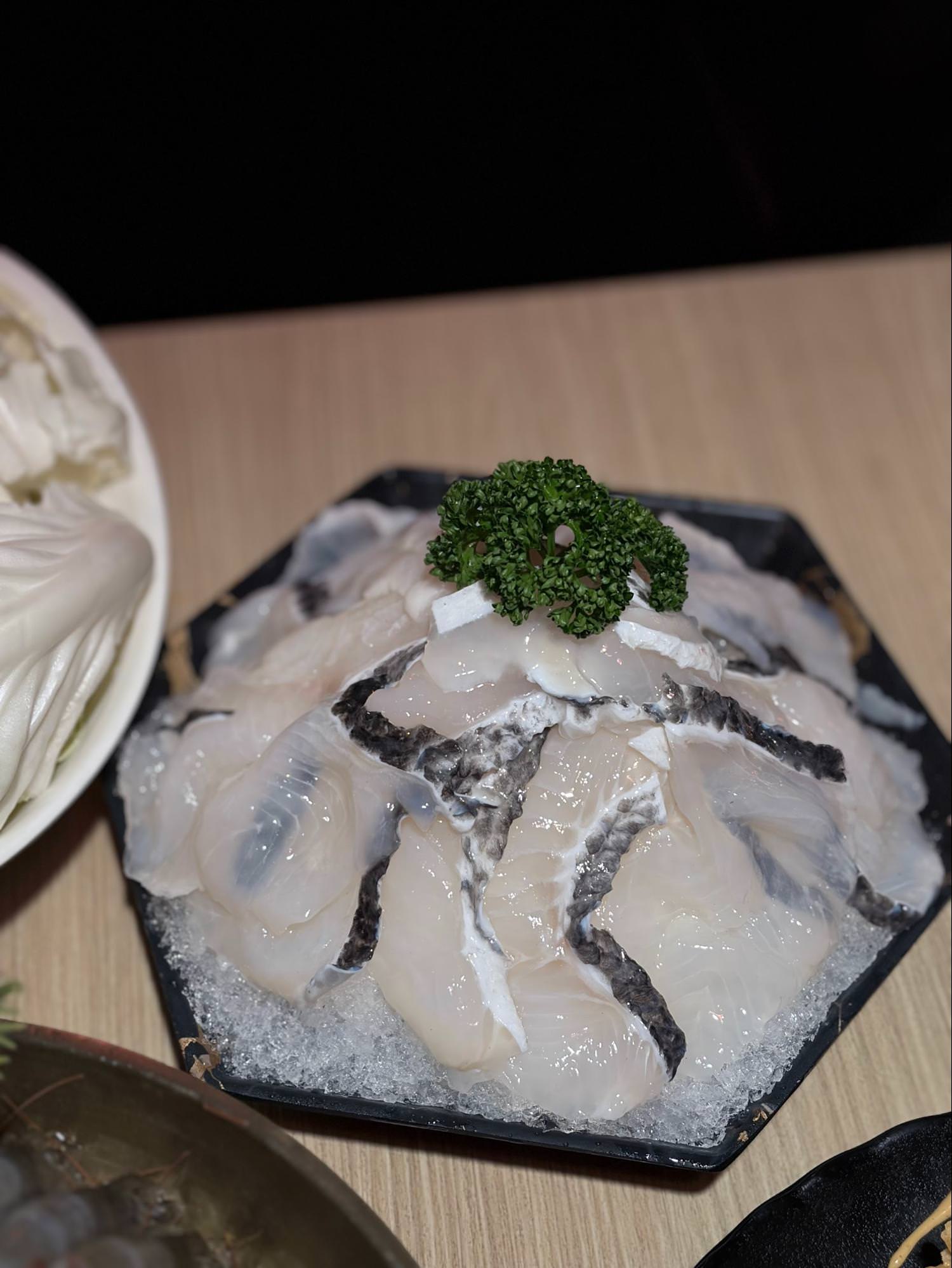 【內湖火鍋推薦】四川龍府：壽星幾歲送幾隻蝦！爆漿流沙蝦球＋鴨血無限續超過癮