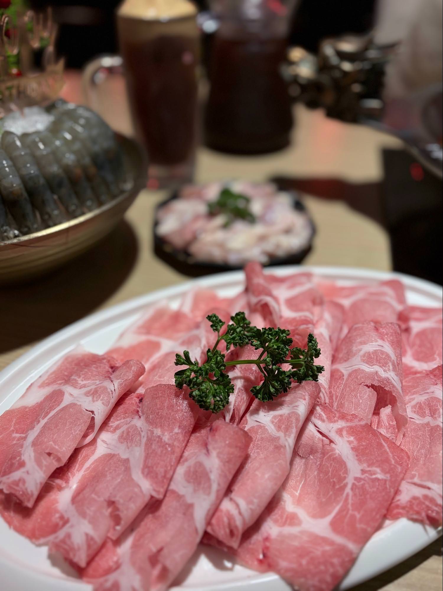 【內湖火鍋推薦】四川龍府：壽星幾歲送幾隻蝦！爆漿流沙蝦球＋鴨血無限續超過癮