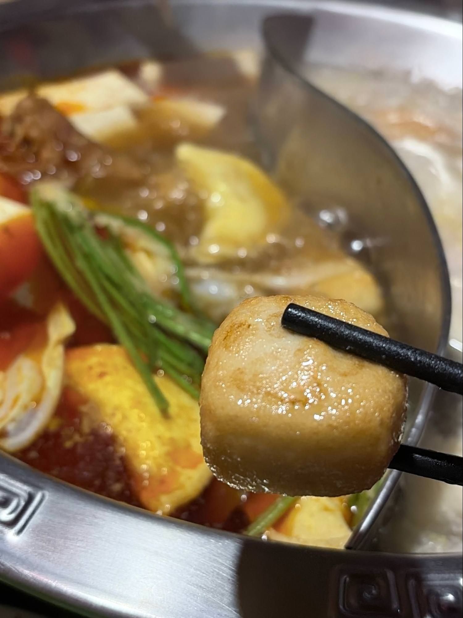【內湖火鍋推薦】四川龍府：壽星幾歲送幾隻蝦！爆漿流沙蝦球＋鴨血無限續超過癮