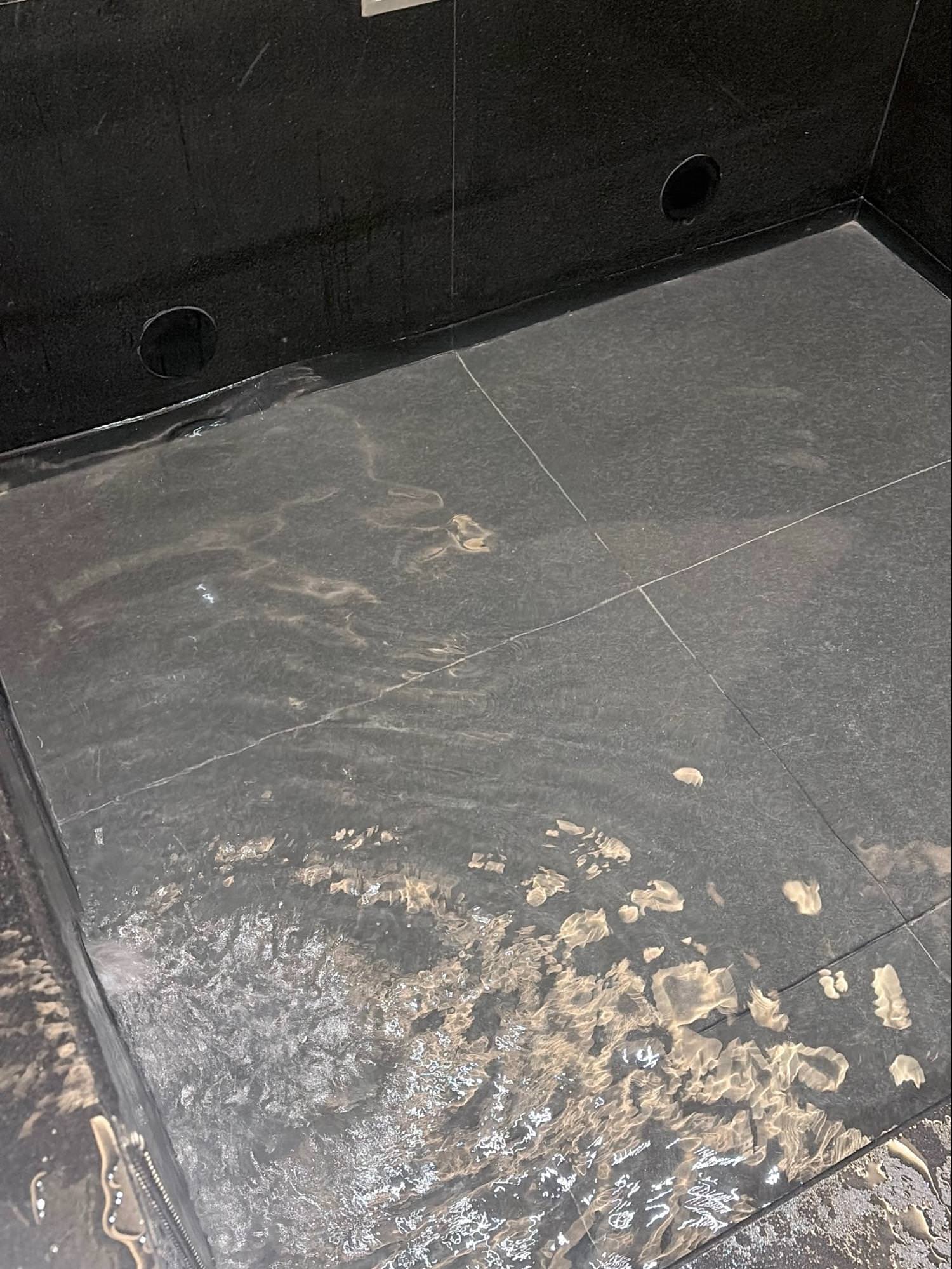 第一次住汽旅就驚呆！😱 桃園 IF Motel 藝術感瀑布浴缸、現煎雞排早餐，跟閨蜜的超 Chill 週末！