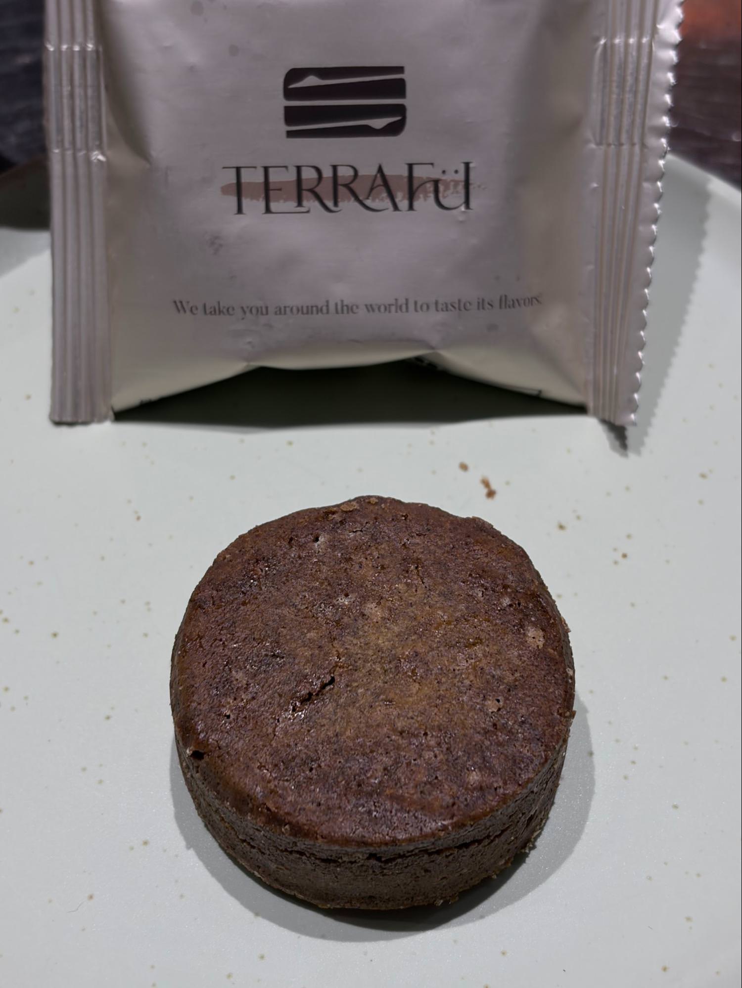 TERRAFU蜜香紅茶百鳳酥開箱｜不會太酸的鳳梨酥推薦｜茶香系伴手禮