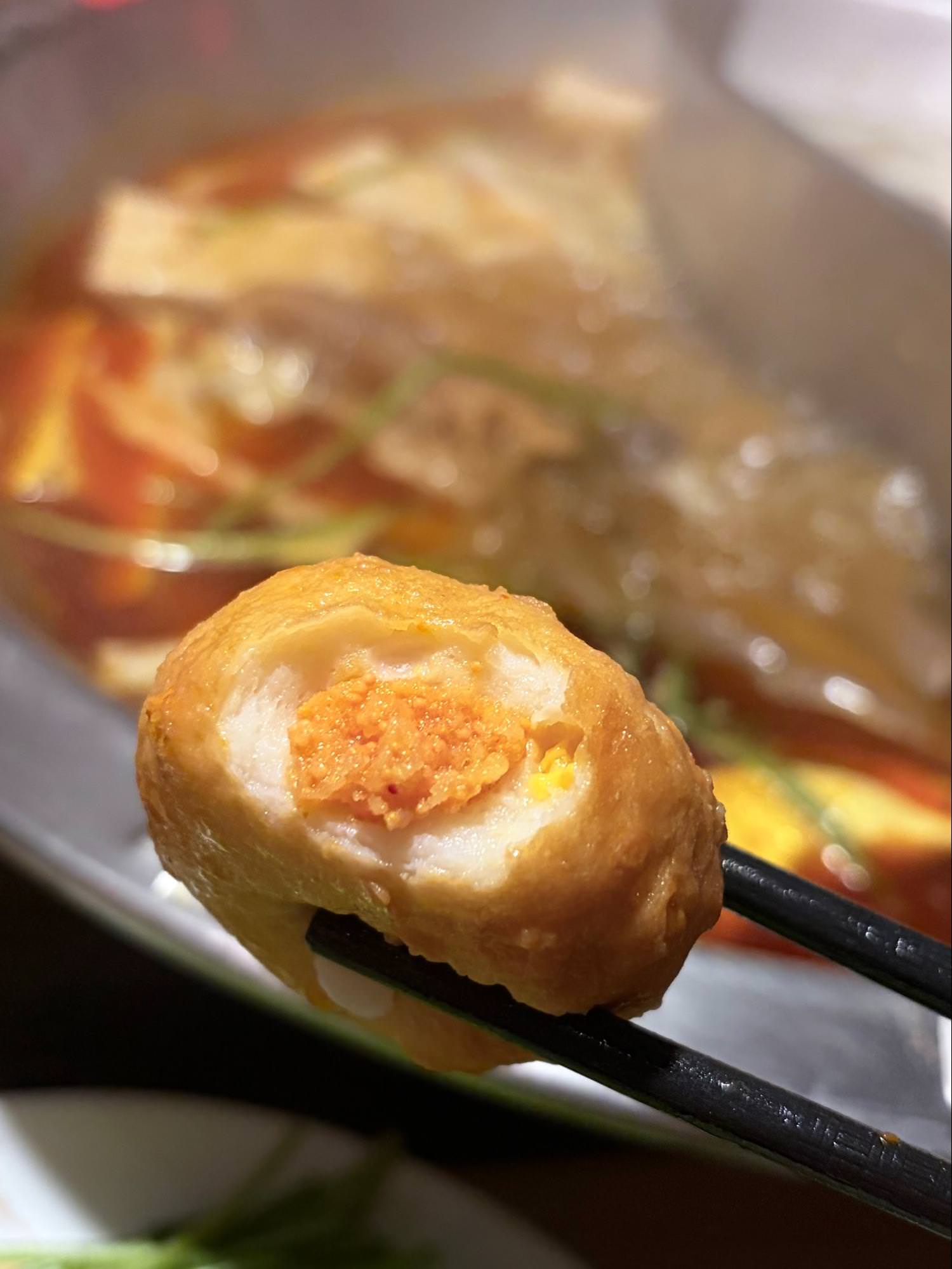 【內湖火鍋推薦】四川龍府：壽星幾歲送幾隻蝦！爆漿流沙蝦球＋鴨血無限續超過癮