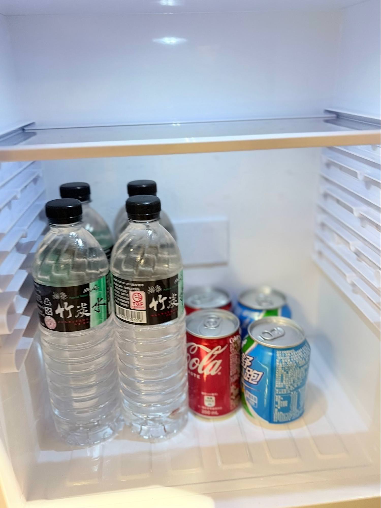 第一次住汽旅就驚呆!😱 桃園 IF Motel 藝術感瀑布浴缸、現煎雞排早餐,跟閨蜜的超 Chill 週末! - 第8張圖 第一次住汽旅就驚呆!😱 桃園 IF Motel 藝術感瀑布浴缸、現煎雞排早餐,跟閨蜜的超 Chill 週末!