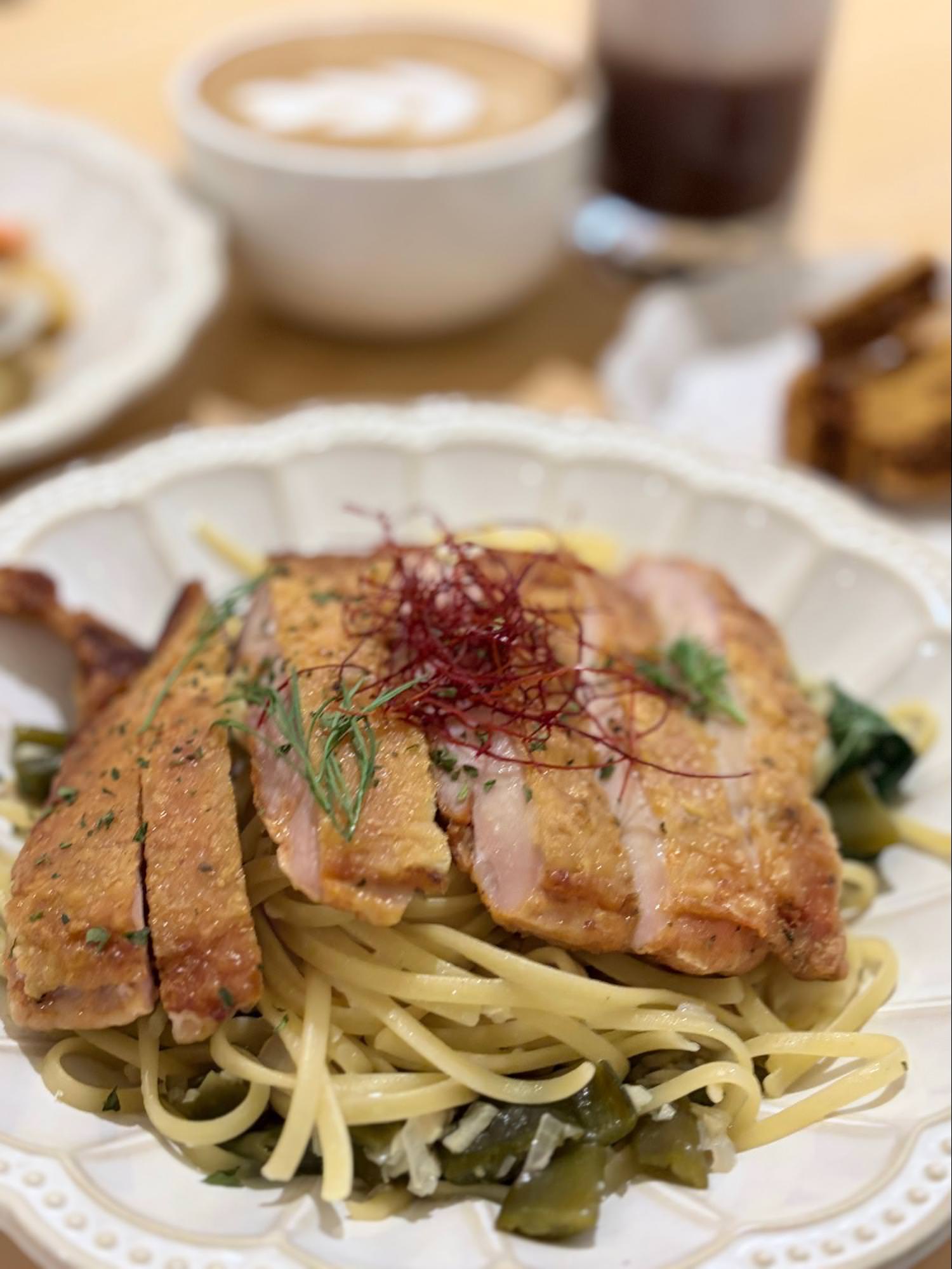 【士林美食】二訪花嶼輕食館:必吃北海道干貝麵疙瘩、剝皮辣椒雞麵,還有老奶奶蘋果蛋糕! - 第3張圖 【士林美食】二訪花嶼輕食館:必吃北海道干貝麵疙瘩、剝皮辣椒雞麵,還有老奶奶蘋果蛋糕!