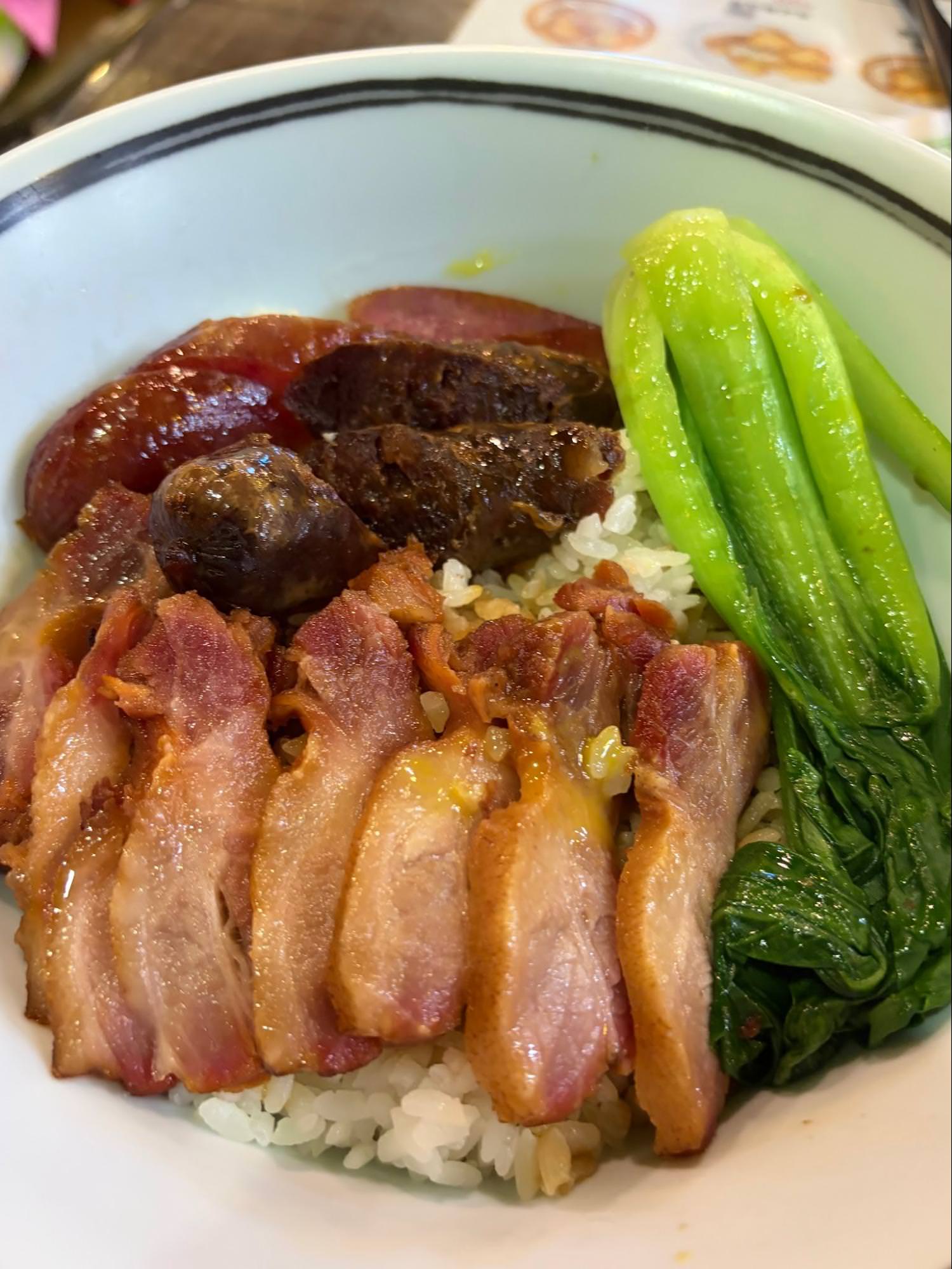 波記茶餐廳招牌黯然銷魂飯配半熟蛋與厚切叉燒肉