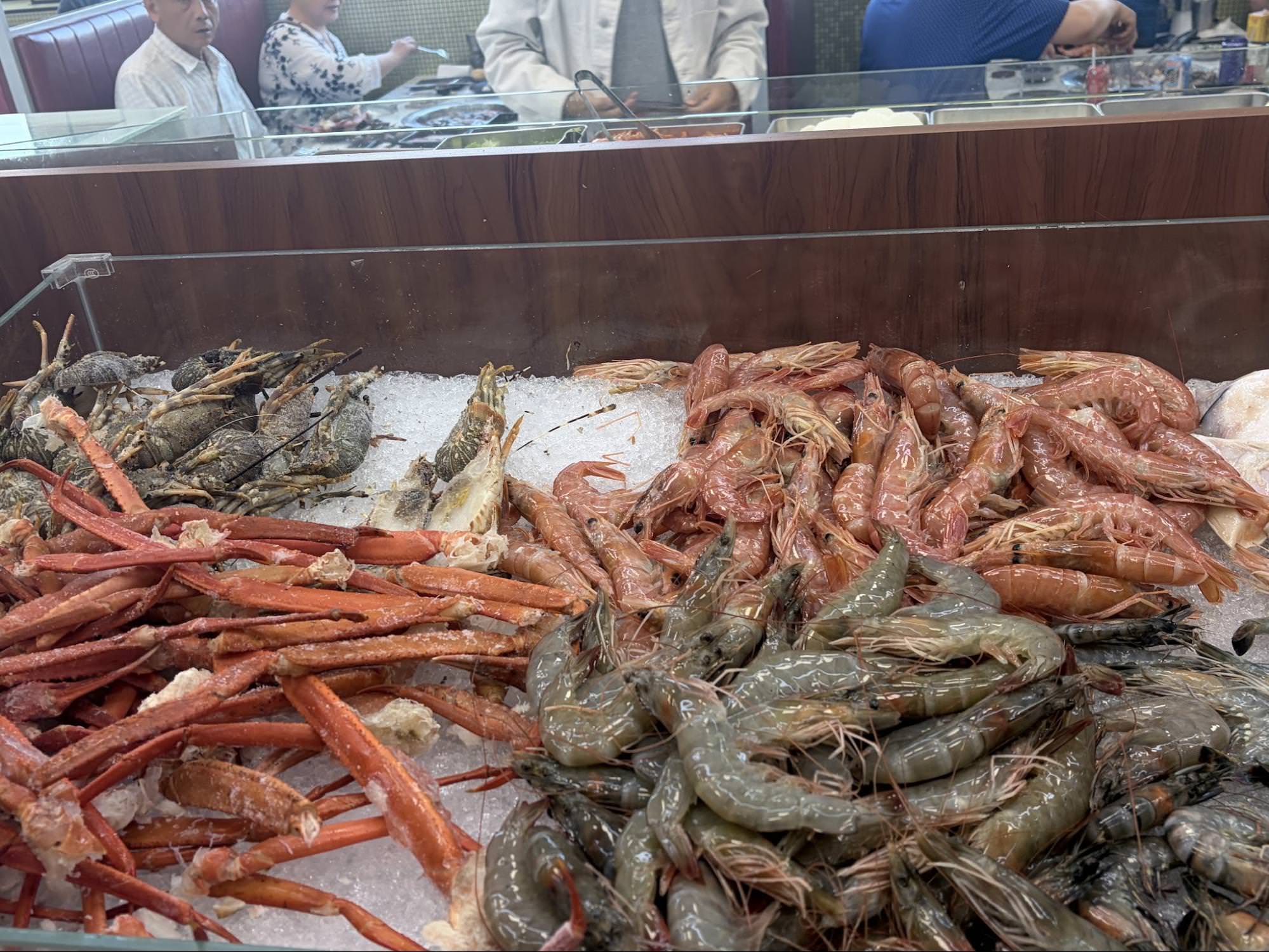 【台南燒肉吃到飽温家堡燒肉|永康超狂海陸饗宴!松葉蟹腳、天使紅蝦、鮑魚無限續,當月壽星直接送帝王蟹!寵物友善餐廳,還有哈根達斯、馬卡龍甜點控必訪 - 第9張圖 台南永康溫家堡燒肉吃到飽餐廳,松葉蟹腳與高品質肉品海陸饗宴寵物友善餐廳