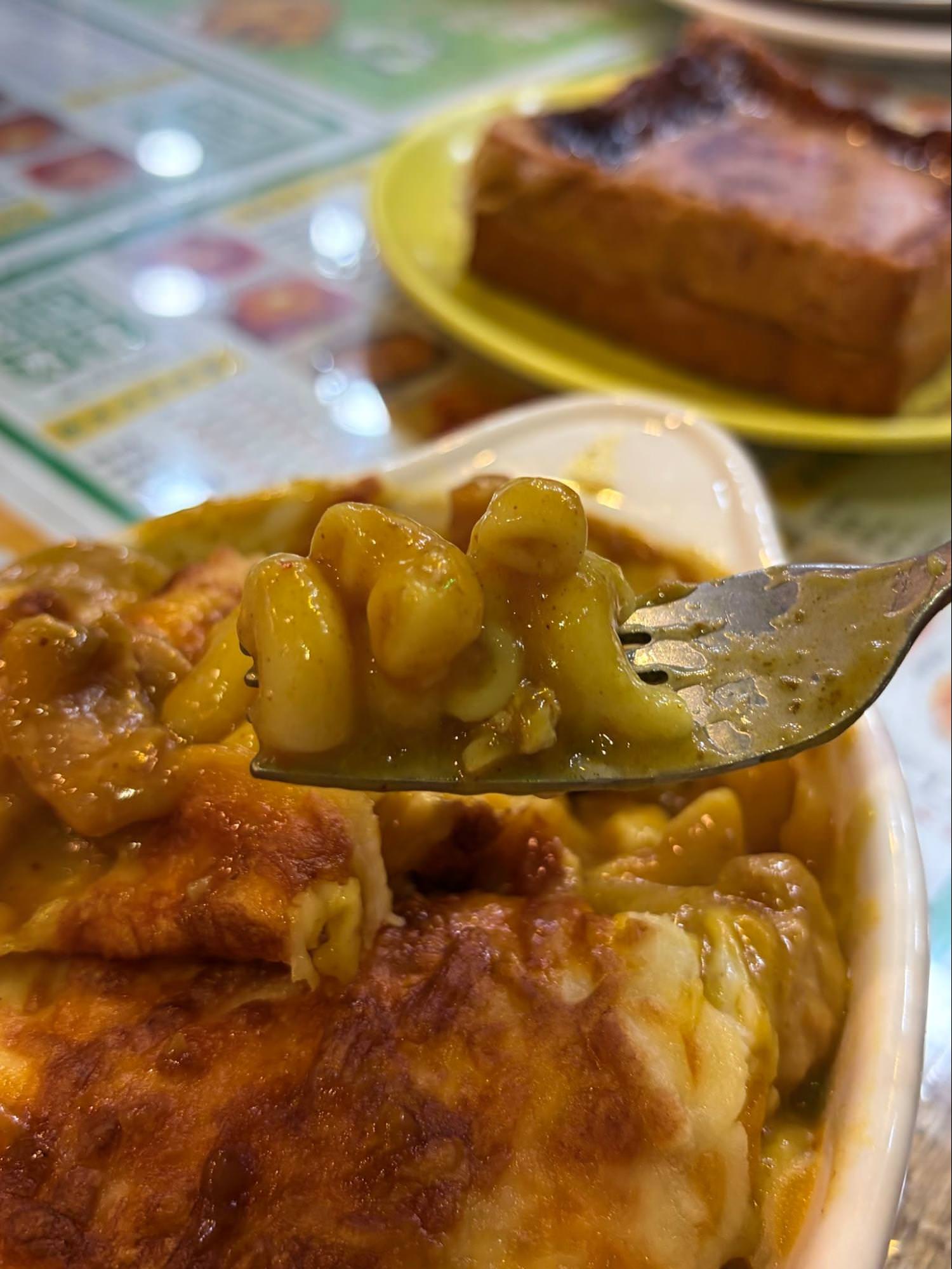 【台北美食】🇭🇰✨老字號道地港味:波記冰室9 道餐點真實開箱!黯然銷魂飯、爆漿漏奶華一次滿足|寵物友善 - 第5張圖 【台北美食】🇭🇰✨老字號道地港味:波記冰室9 道餐點真實開箱!黯然銷魂飯、爆漿漏奶華一次滿足|寵物友善