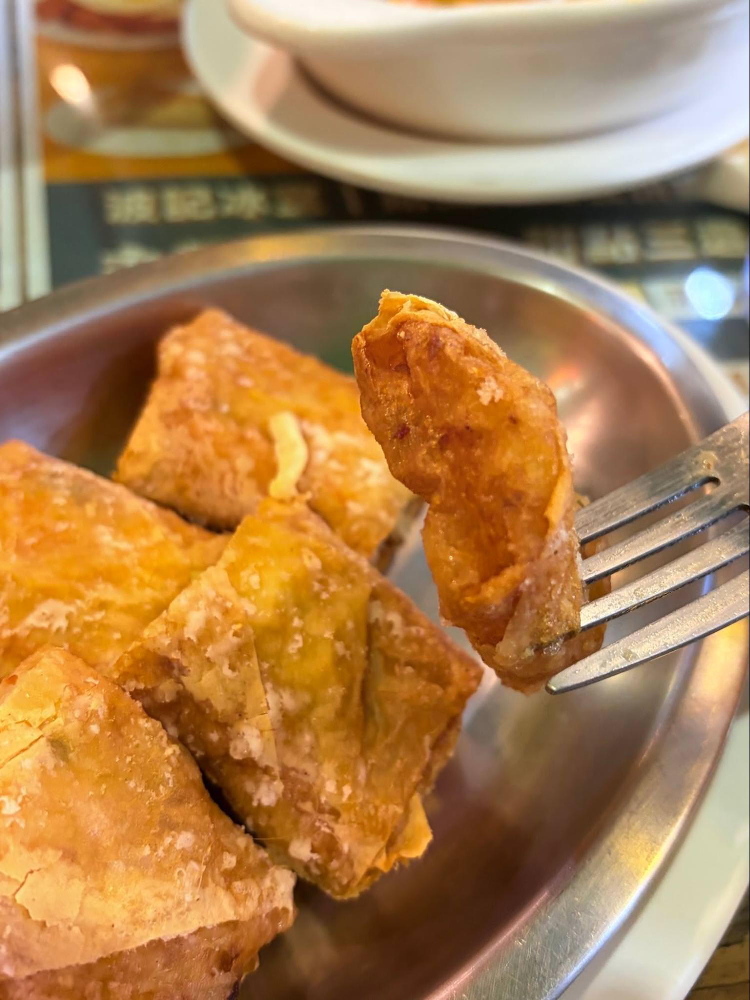 【台北美食】🇭🇰✨老字號道地港味:波記冰室9 道餐點真實開箱!黯然銷魂飯、爆漿漏奶華一次滿足|寵物友善 - 第8張圖 【台北美食】🇭🇰✨老字號道地港味:波記冰室9 道餐點真實開箱!黯然銷魂飯、爆漿漏奶華一次滿足|寵物友善