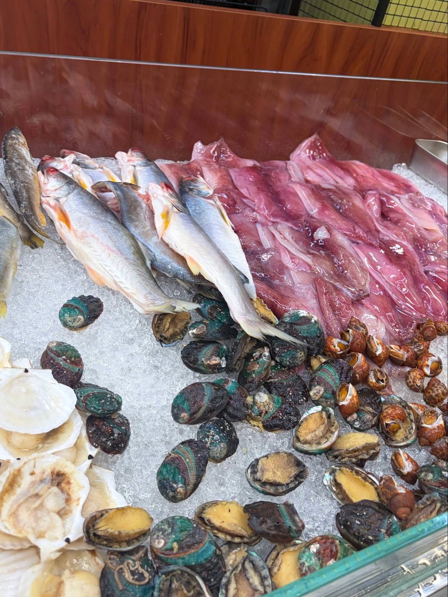 【台南燒肉吃到飽温家堡燒肉|永康超狂海陸饗宴!松葉蟹腳、天使紅蝦、鮑魚無限續,當月壽星直接送帝王蟹!寵物友善餐廳,還有哈根達斯、馬卡龍甜點控必訪 - 第7張圖 台南永康溫家堡燒肉吃到飽餐廳,松葉蟹腳與高品質肉品海陸饗宴寵物友善餐廳
