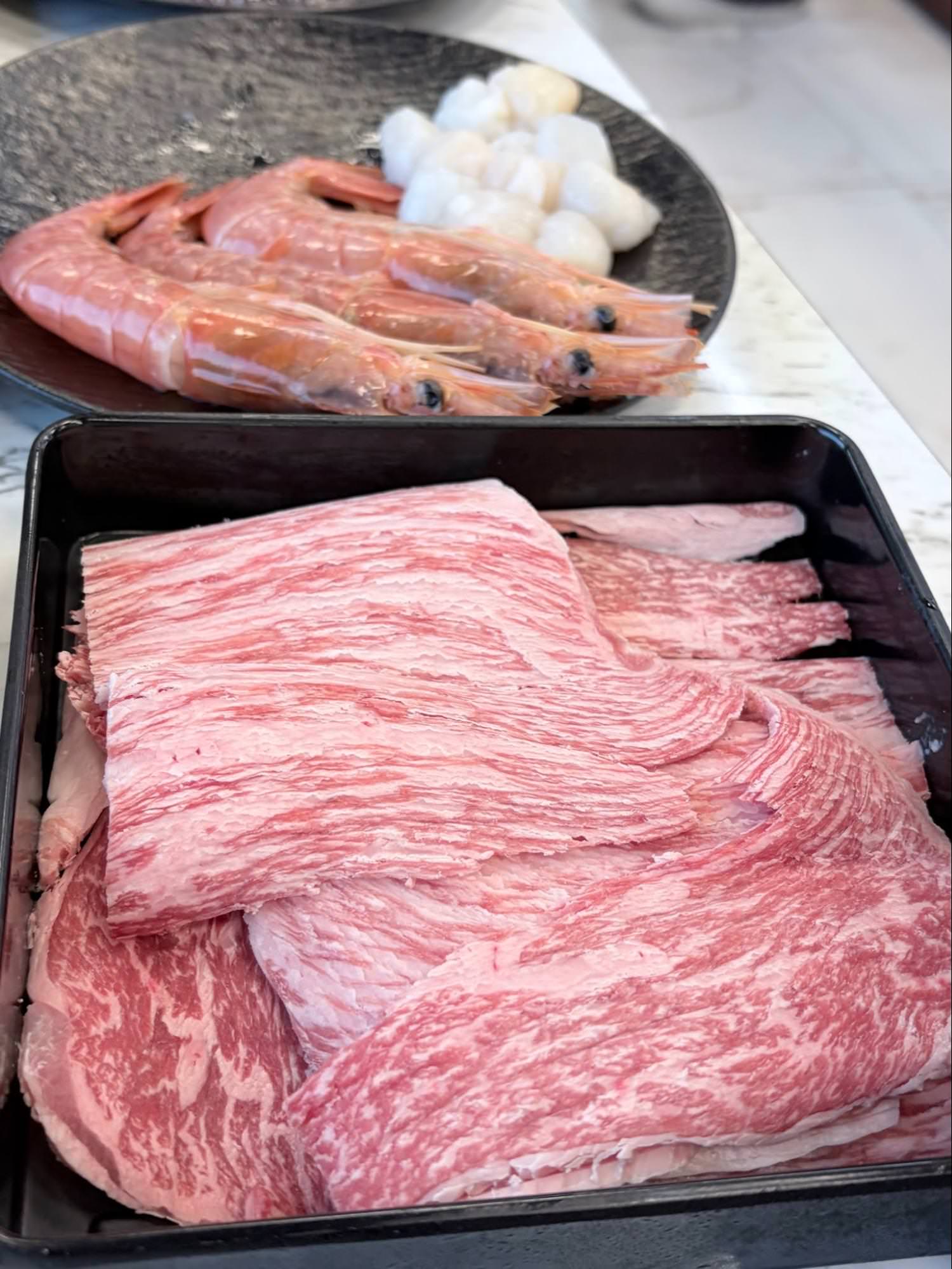 【台南燒肉吃到飽温家堡燒肉|永康超狂海陸饗宴!松葉蟹腳、天使紅蝦、鮑魚無限續,當月壽星直接送帝王蟹!寵物友善餐廳,還有哈根達斯、馬卡龍甜點控必訪 - 第4張圖 【台南燒肉吃到飽温家堡燒肉|永康超狂海陸饗宴!松葉蟹腳、天使紅蝦、鮑魚無限續,當月壽星直接送帝王蟹!寵物友善餐廳,還有哈根達斯、馬卡龍甜點控必訪