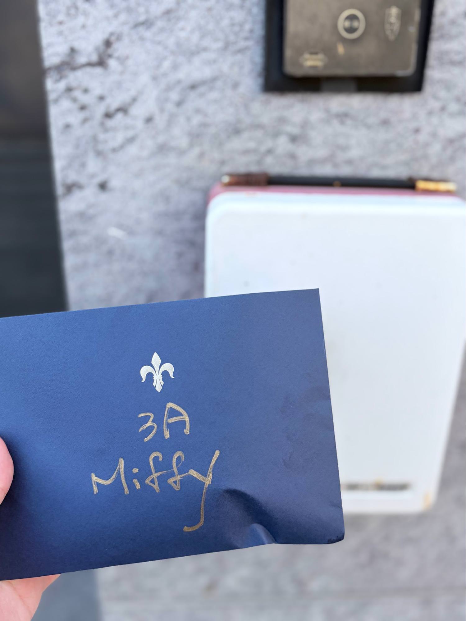 台南住宿推薦|安平羅馬風寵物友善民宿香格VILLA|雙人房$1,200、包棟$6,000|電梯+浴缸高CP值住宿 - 第8張圖 台南住宿推薦|安平羅馬風寵物友善民宿香格VILLA|雙人房$1,200、包棟$6,000|電梯+浴缸高CP值住宿